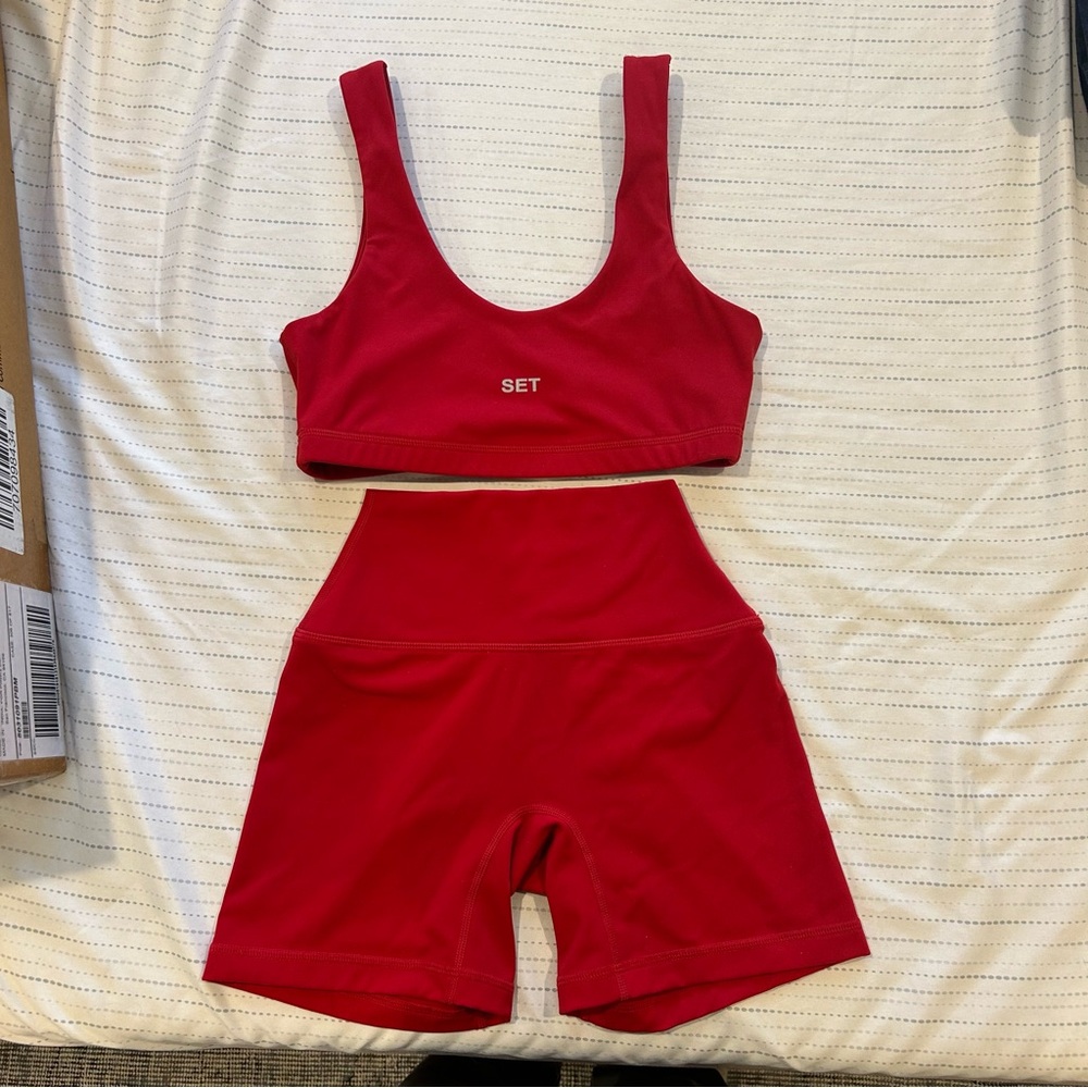 SET Active SPORTBODY Sportbra only in APPLE